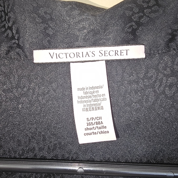 Victoria’s Secret Black Satin Pajama Top Leopard Print Rhinestone Back - Picture 2 of 12